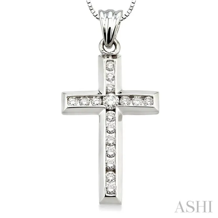 1/2 Ctw Round Cut Diamond Cross Pendant in 14K White Gold with Chain