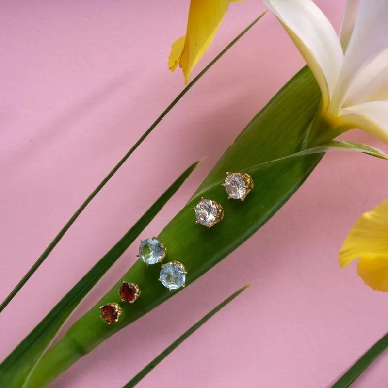 14 -Carat Gold Earrings In a 5mm Grant Stone Inlay