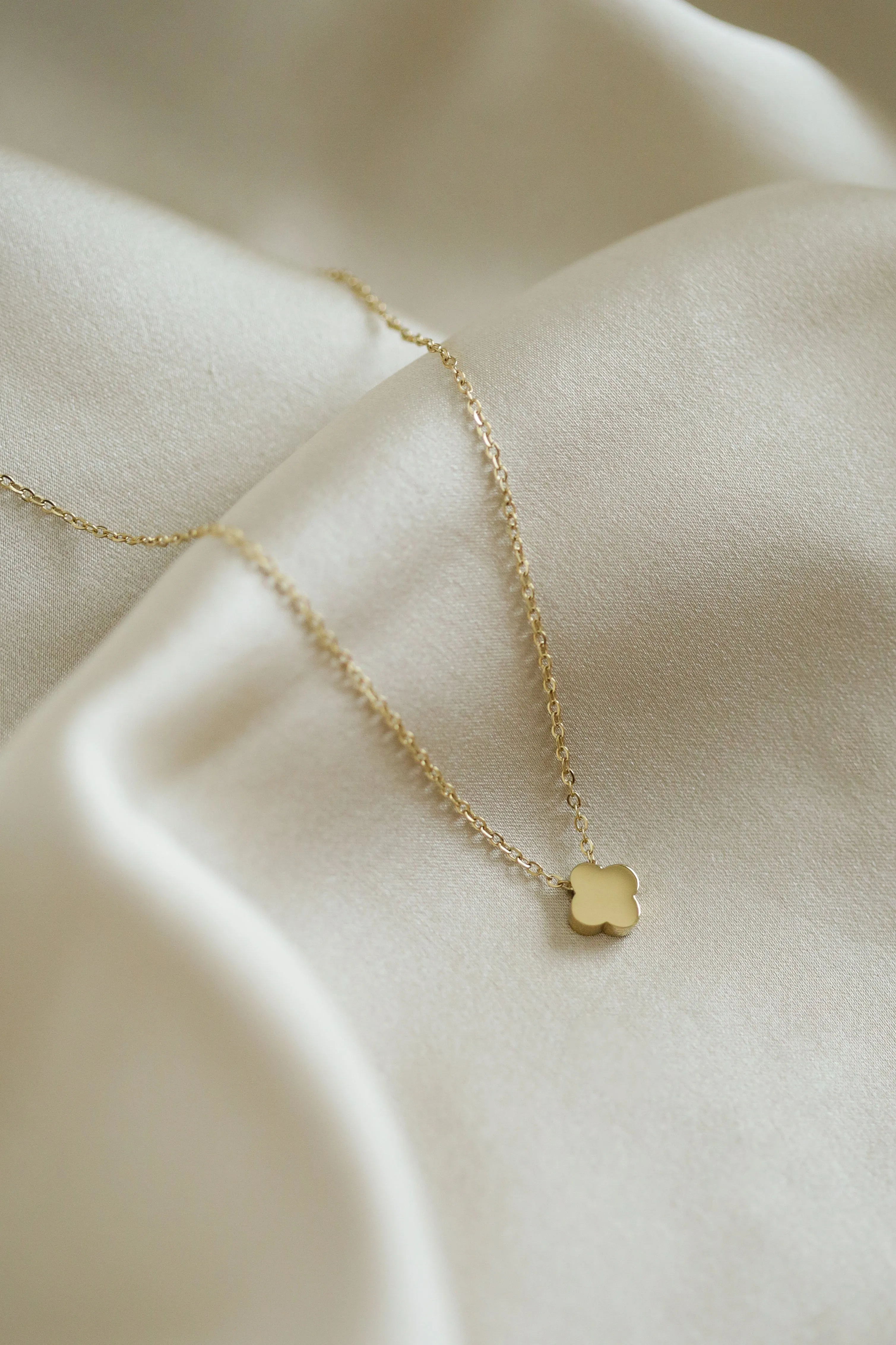 Dainty Clover Necklace