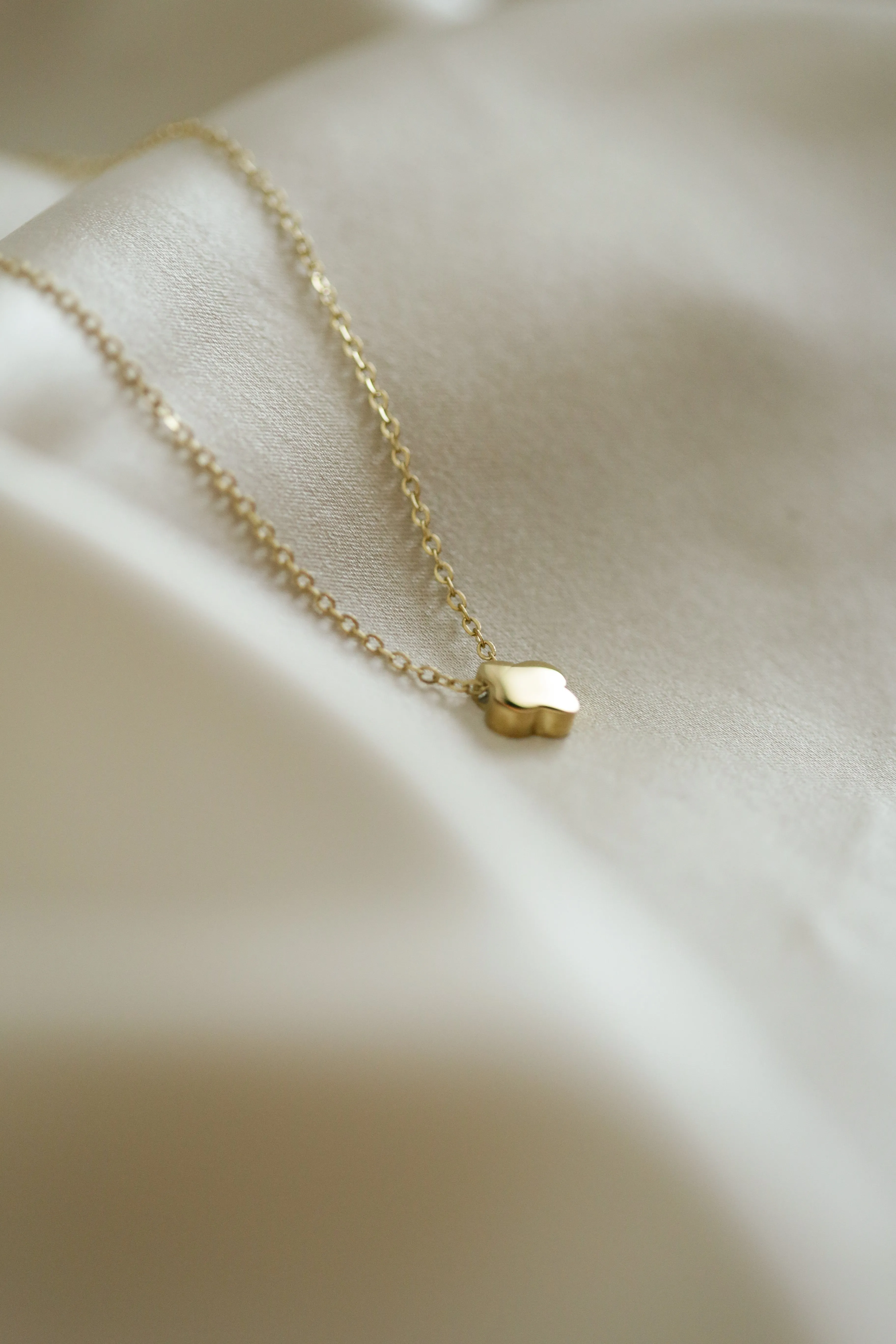 Dainty Clover Necklace