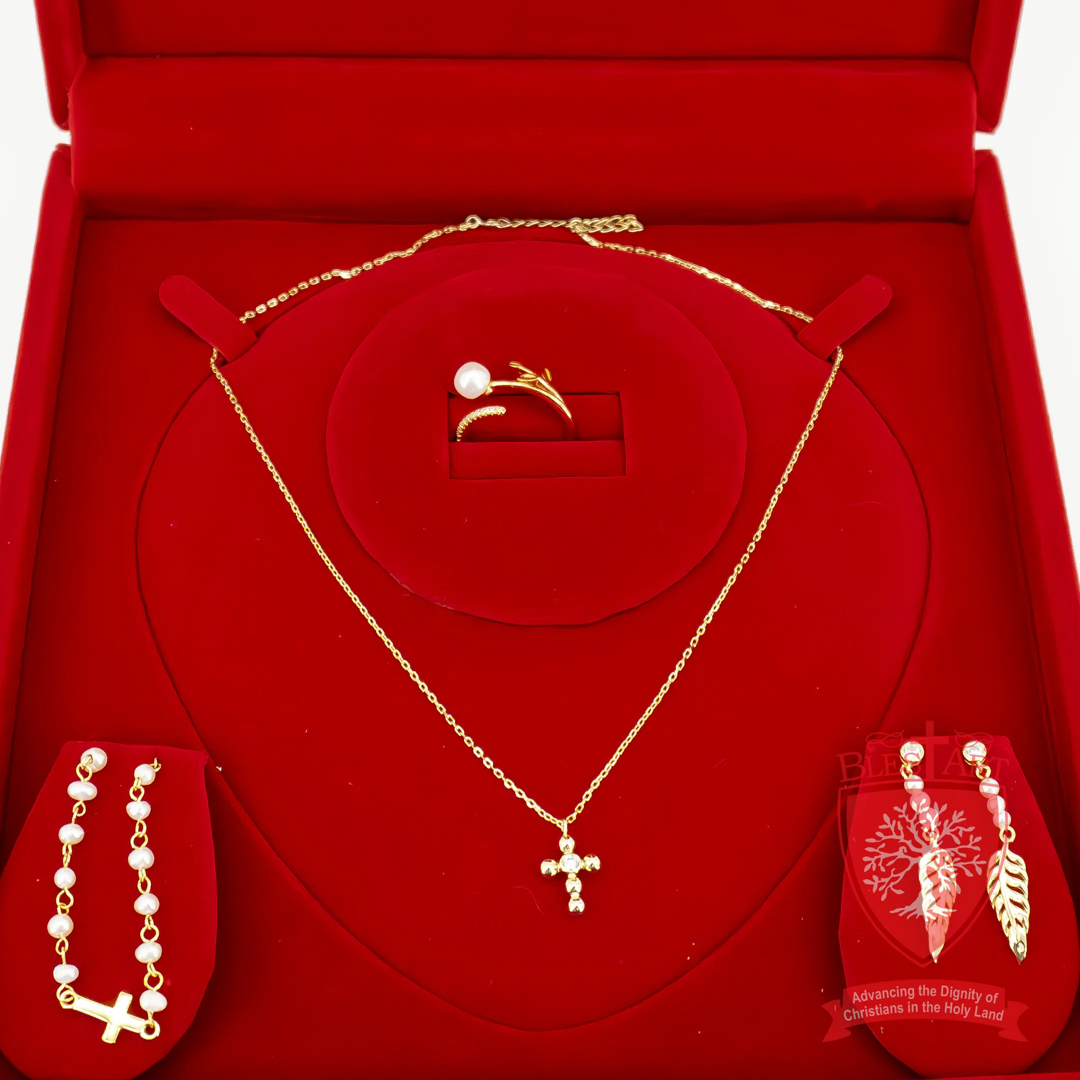 Divine Elegance: High-End Gold and Pearl Jewelry Set