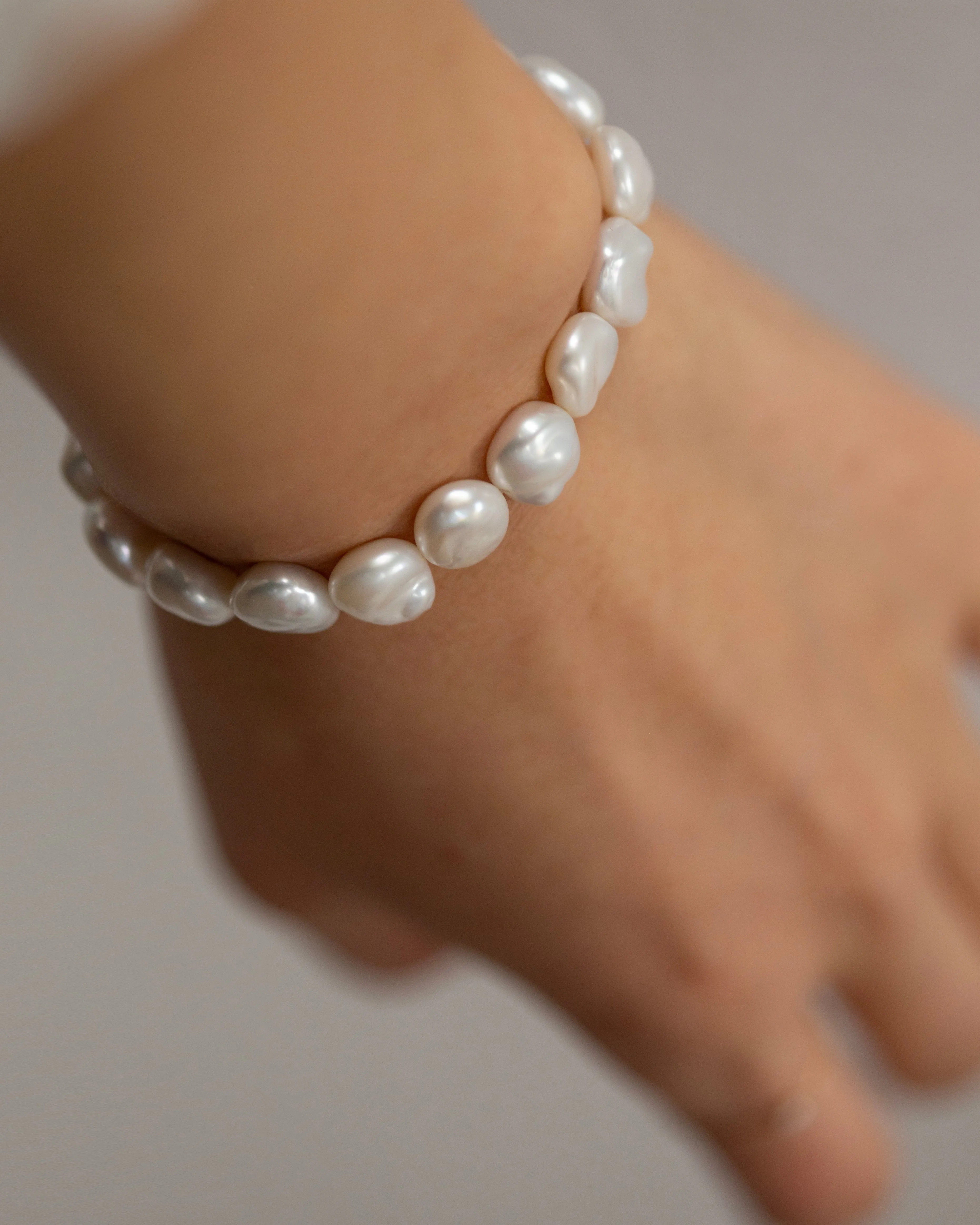 Organic pearl bracelet