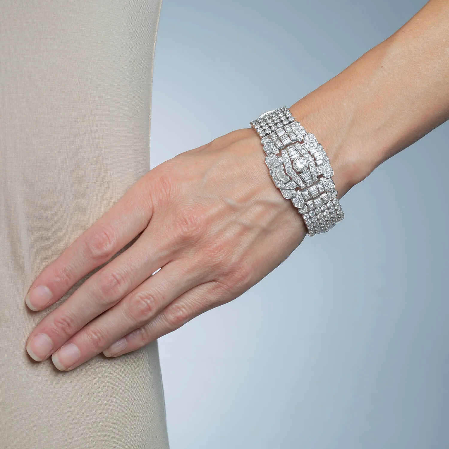 Retro Exquisite Platinum Diamond Encrusted Link Bracelet 32ctw