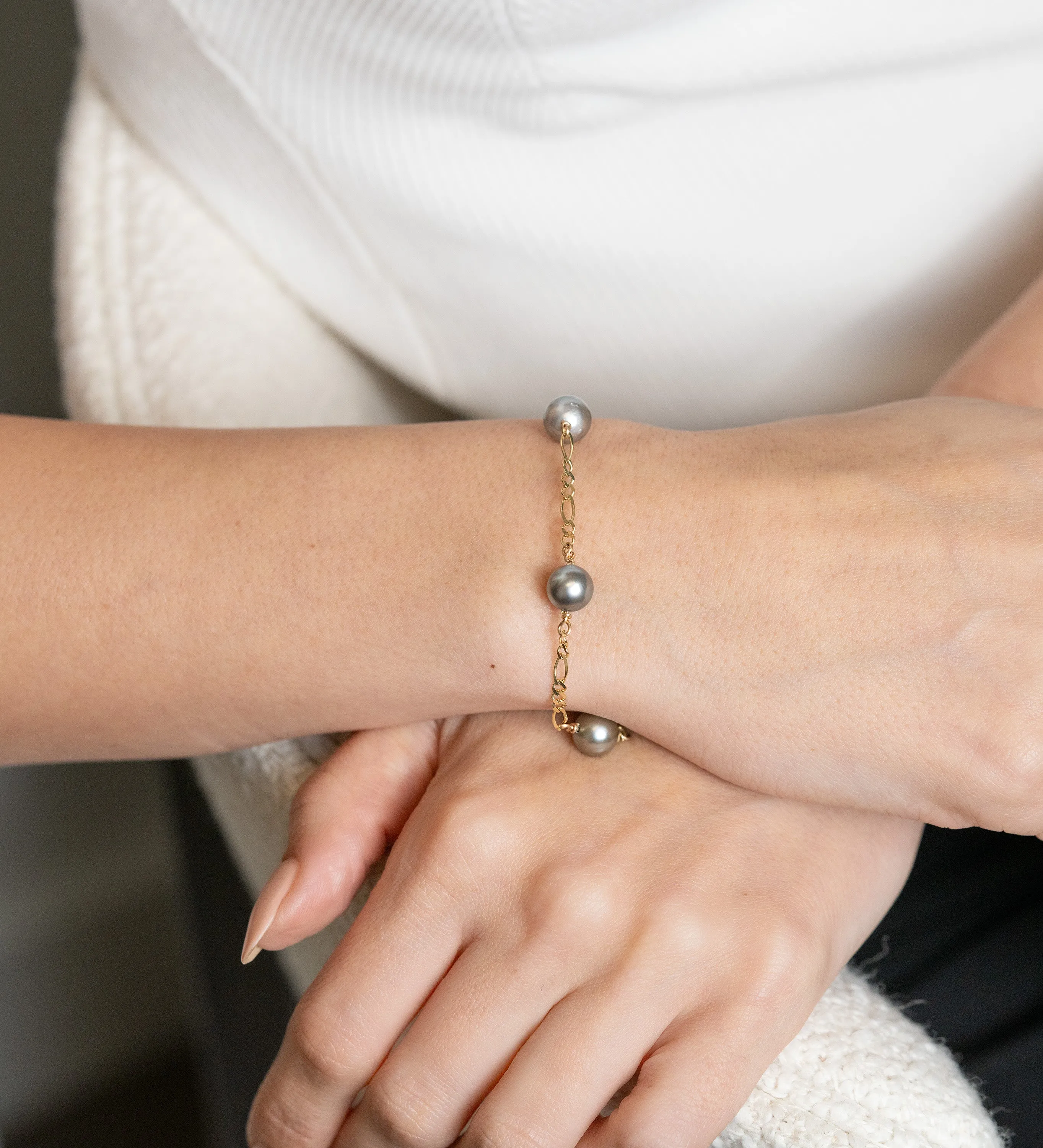 Tahitian Black Pearl Bracelet in Yellow Gold