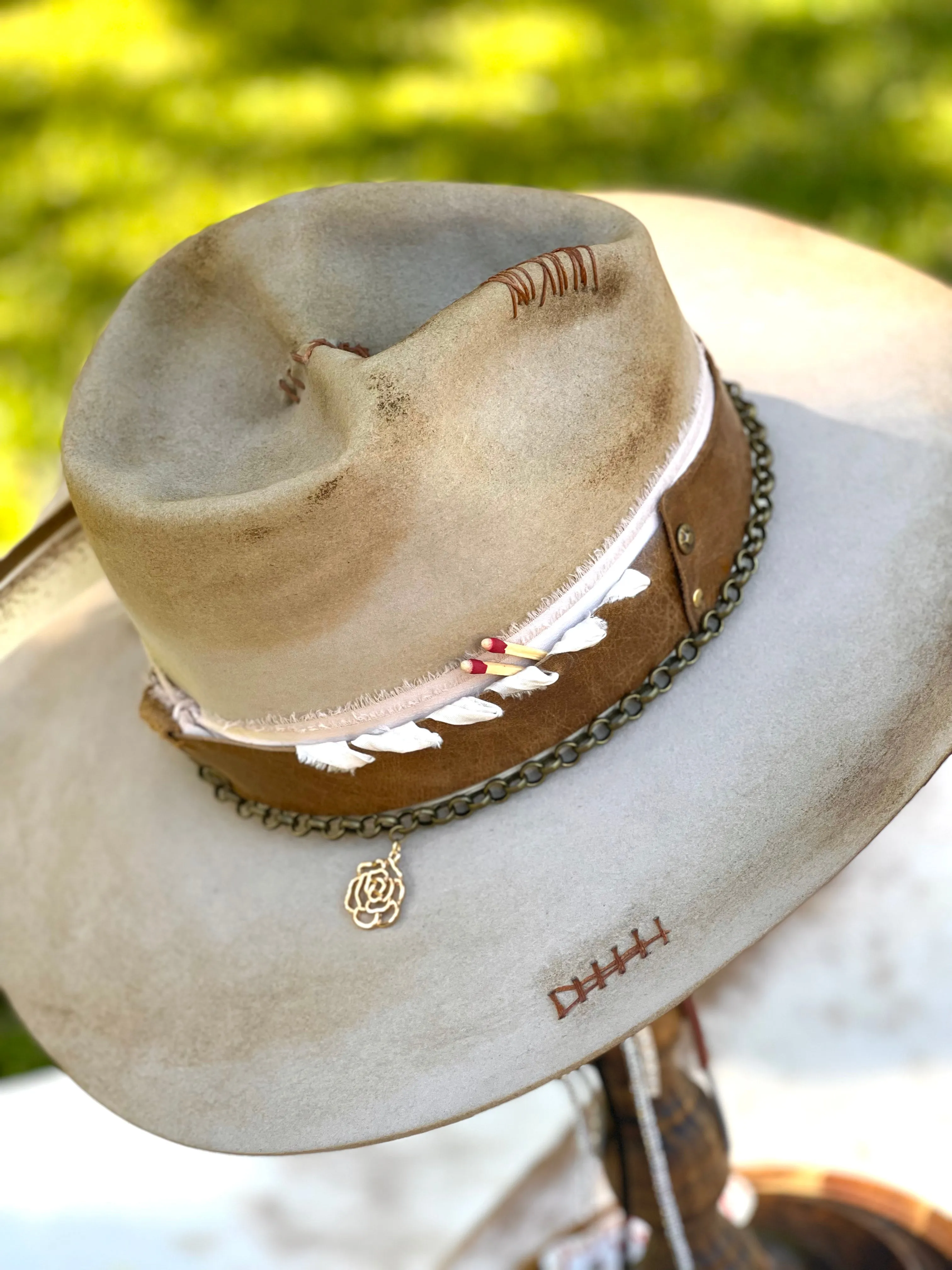 *VINTAGE* Cowboy Hat - The Desert Flower