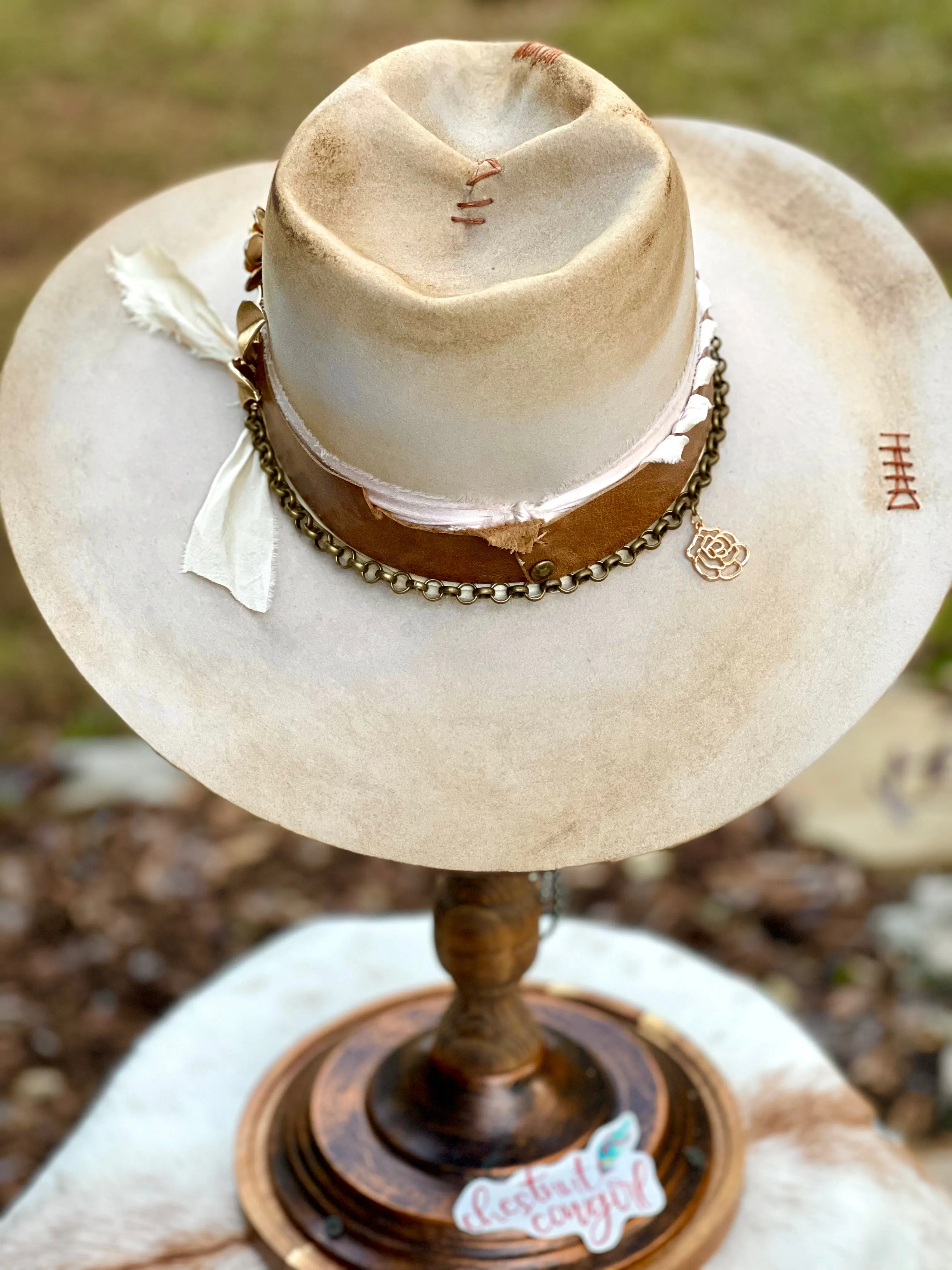 *VINTAGE* Cowboy Hat - The Desert Flower