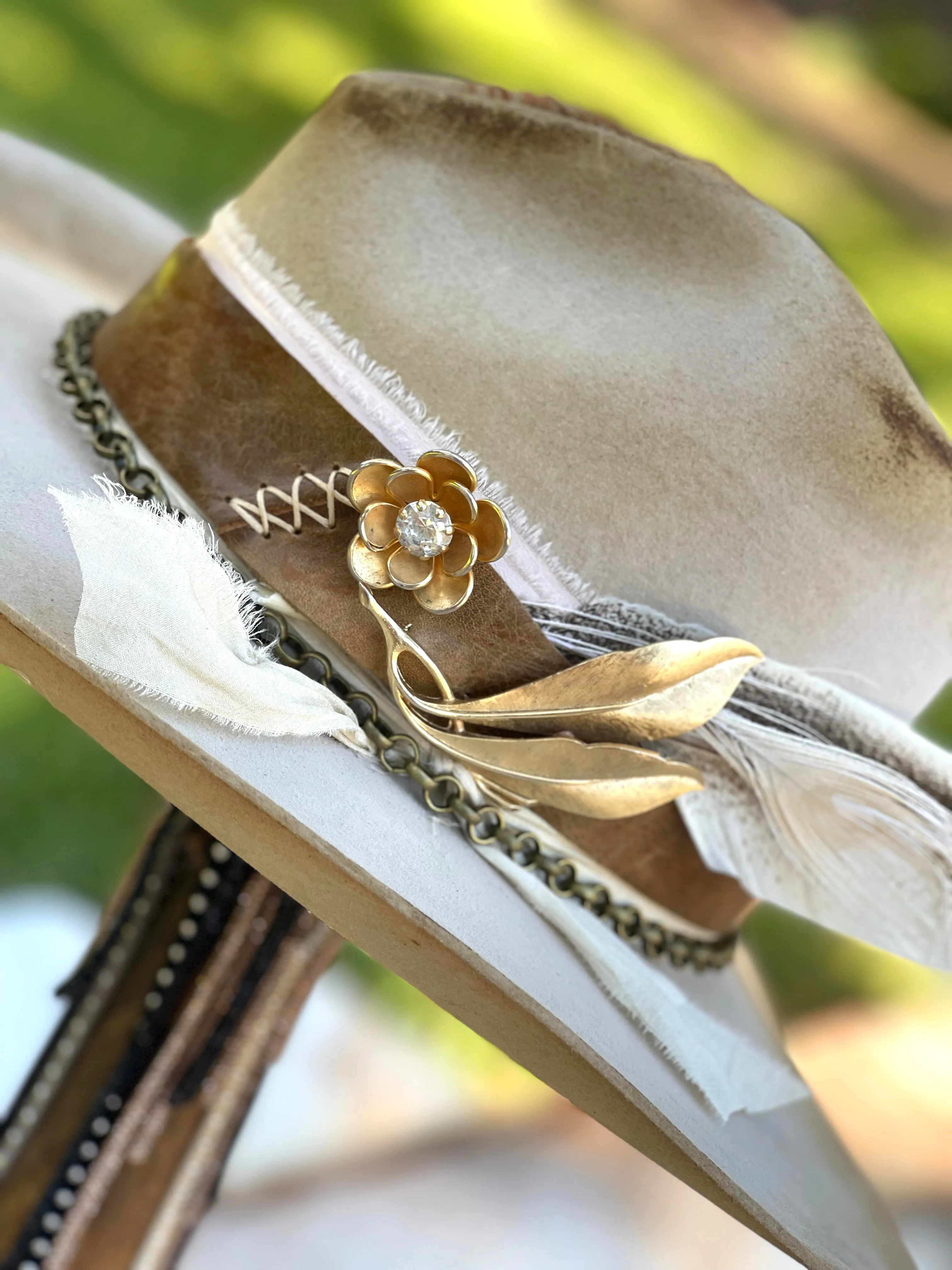 *VINTAGE* Cowboy Hat - The Desert Flower